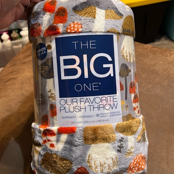 The Big One | Bedding | Nwt The Big One Plush Throw | Poshmark